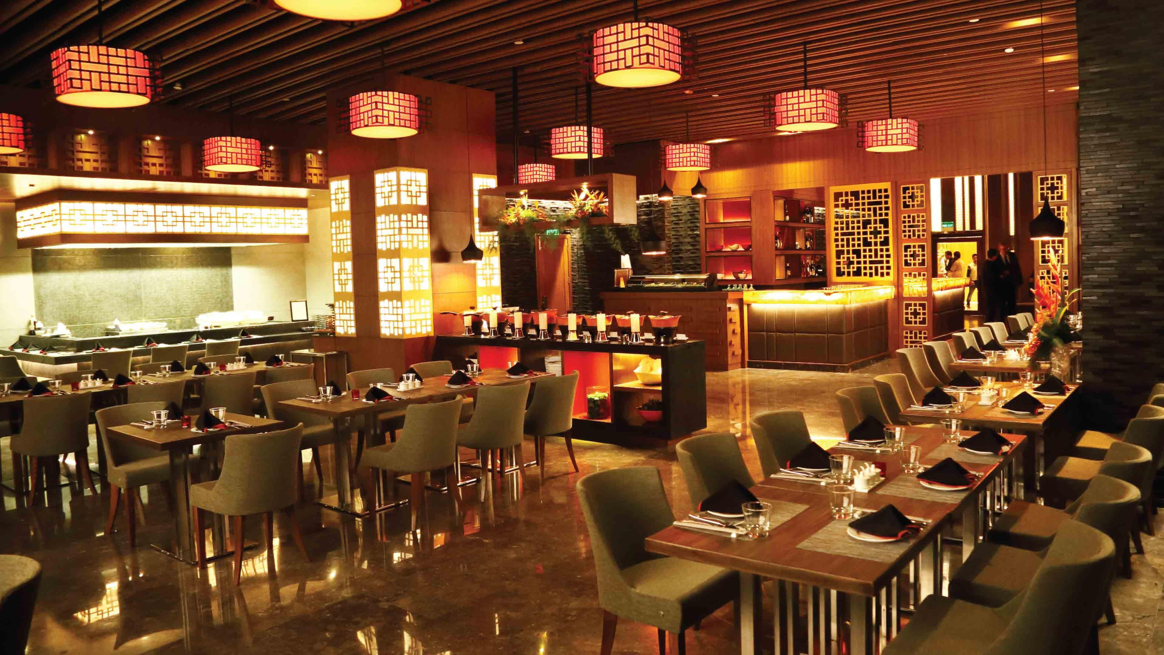 Holiday Inn New Delhi Mayur Vihar Noida, an IHG Hotel Bagian luar foto The interior of the restaurant