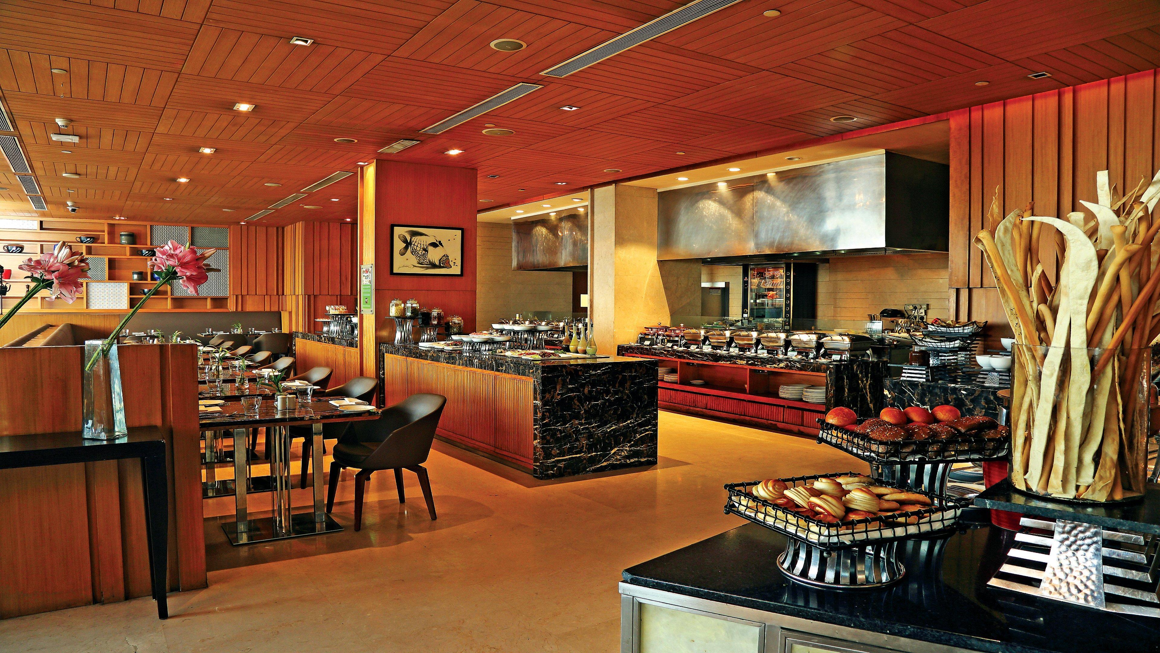 Holiday Inn New Delhi Mayur Vihar Noida, an IHG Hotel Bagian luar foto The restaurant