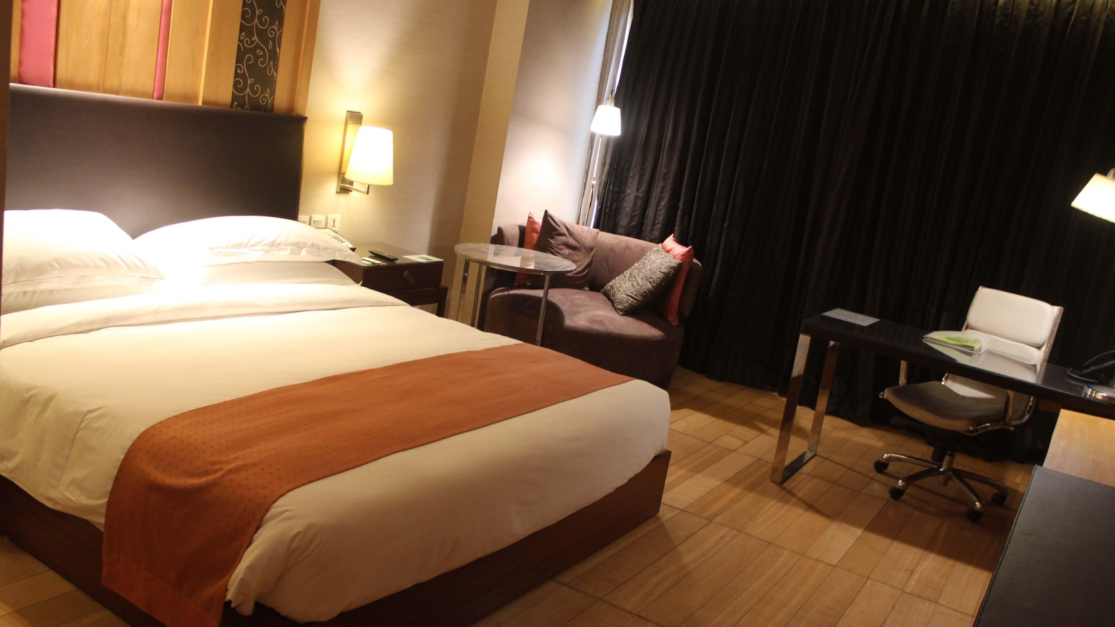 Holiday Inn New Delhi Mayur Vihar Noida, an IHG Hotel Bagian luar foto A room at the hotel
