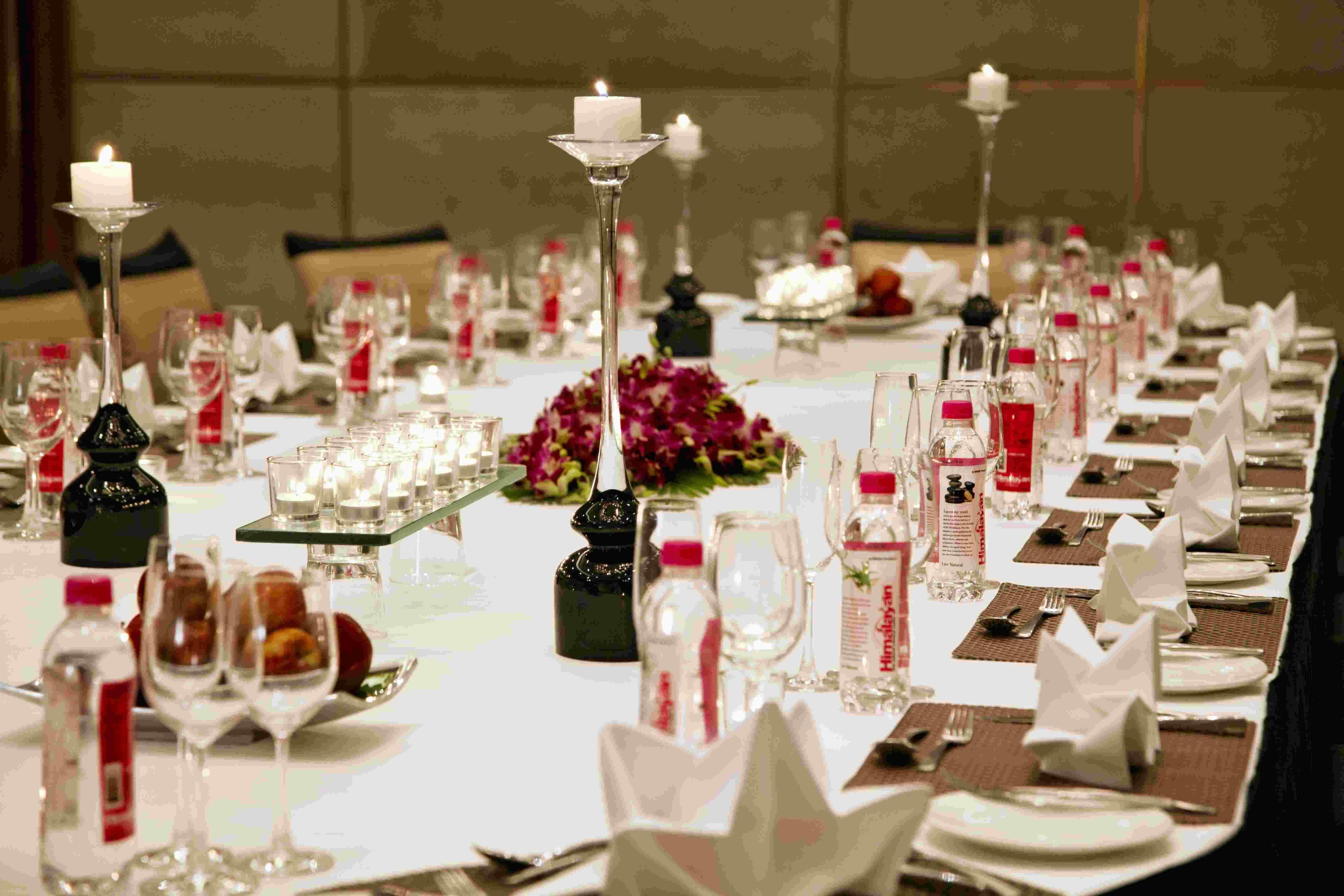 Holiday Inn New Delhi Mayur Vihar Noida, an IHG Hotel Bagian luar foto A table set for a formal dinner