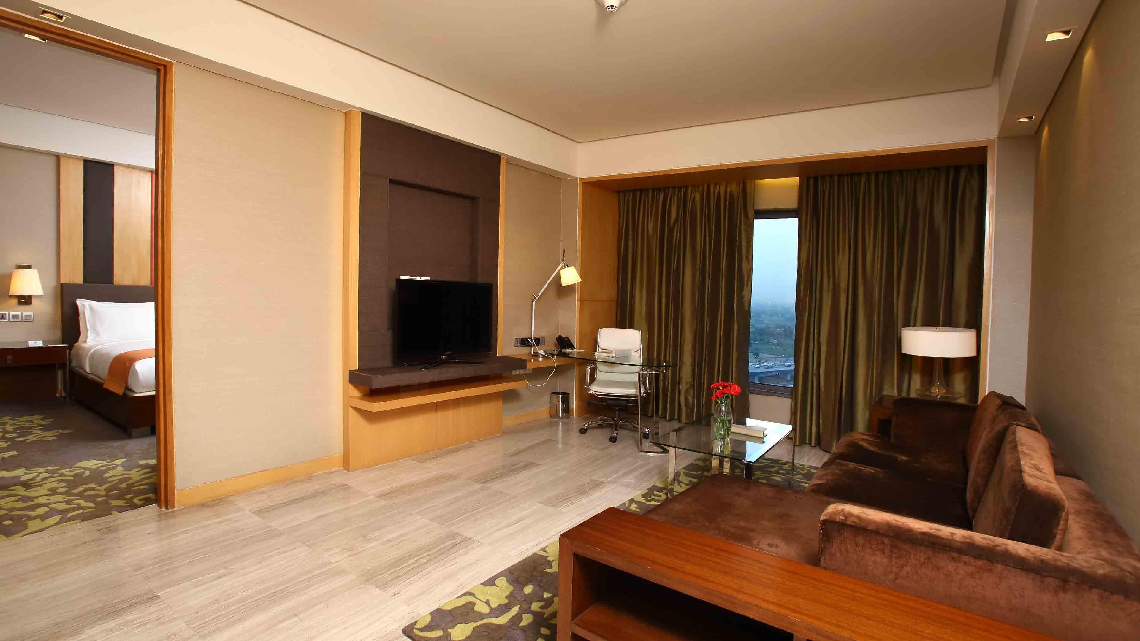 Holiday Inn New Delhi Mayur Vihar Noida, an IHG Hotel Bagian luar foto Suite at the Taj Bengal