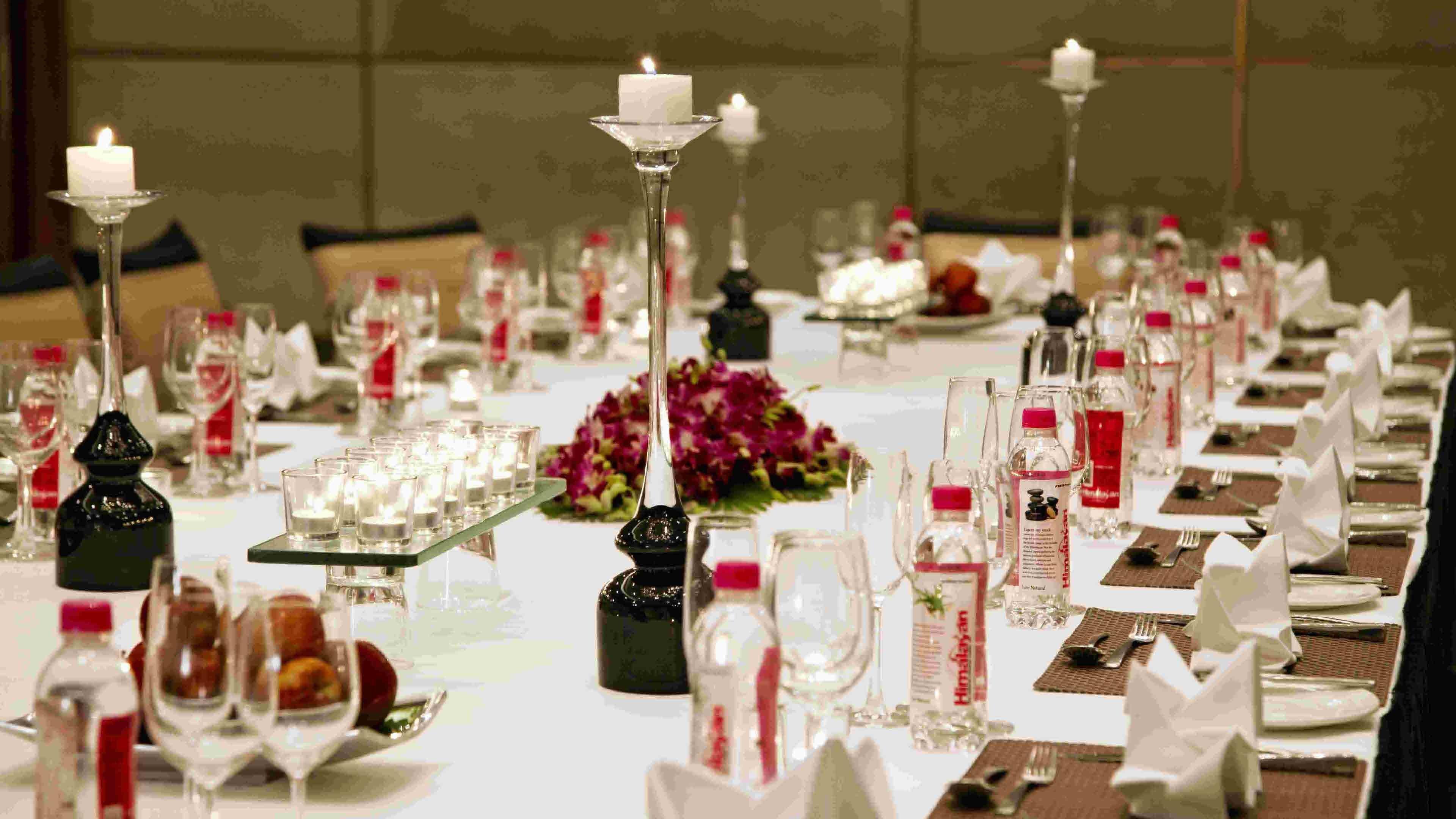 Holiday Inn New Delhi Mayur Vihar Noida, an IHG Hotel Bagian luar foto A table set for a formal dinner