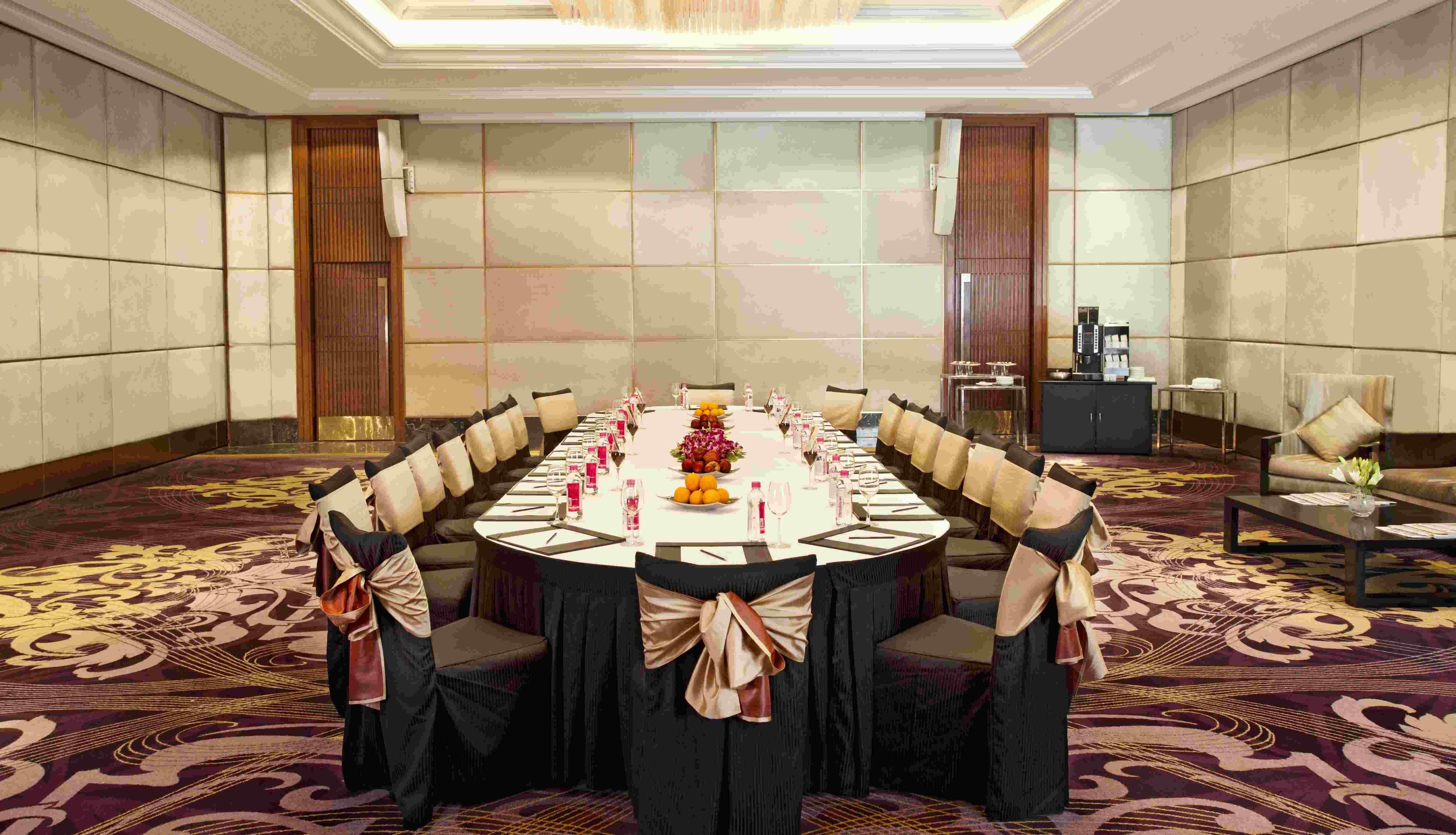 Holiday Inn New Delhi Mayur Vihar Noida, an IHG Hotel Bagian luar foto The Imperial Hall