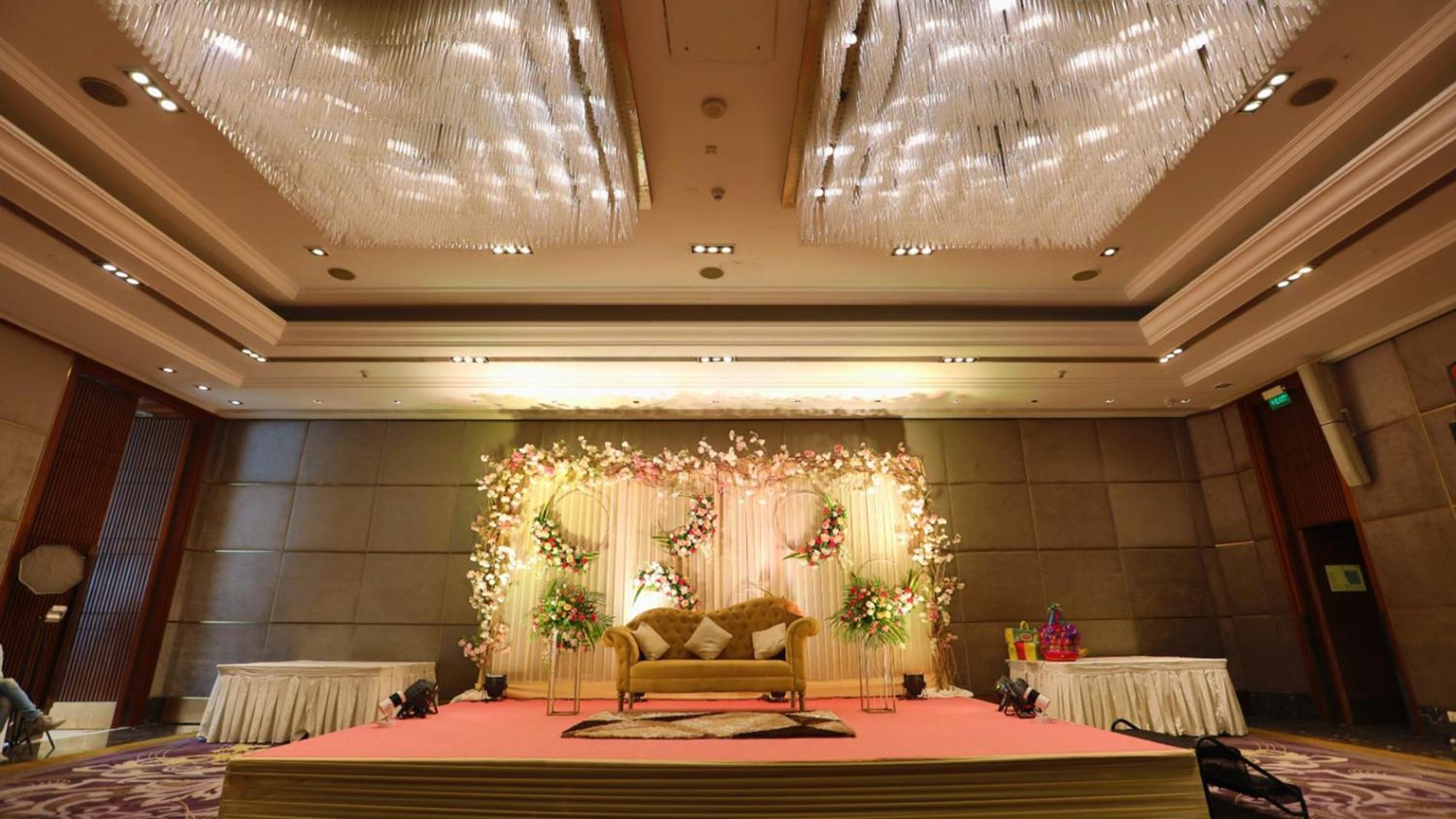 Holiday Inn New Delhi Mayur Vihar Noida, an IHG Hotel Bagian luar foto The Grand Ballroom