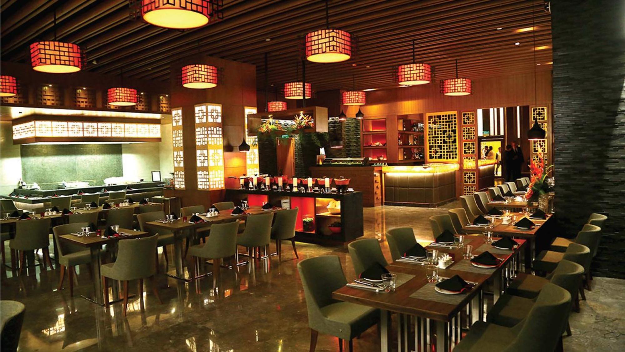Holiday Inn New Delhi Mayur Vihar Noida, an IHG Hotel Bagian luar foto The interior of the restaurant