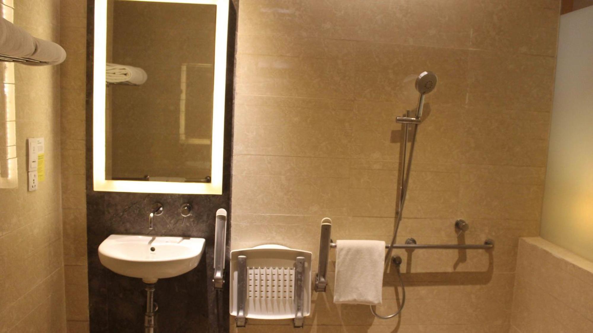 Holiday Inn New Delhi Mayur Vihar Noida, an IHG Hotel Bagian luar foto
